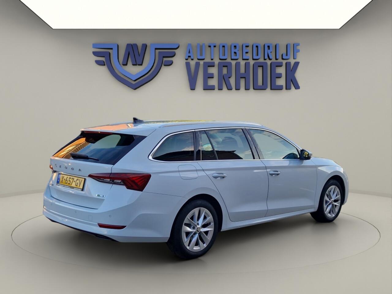 Skoda OCTAVIA Combi 1.0 e-TSI 110PK Automaat Business Edition - Stoelverwarming