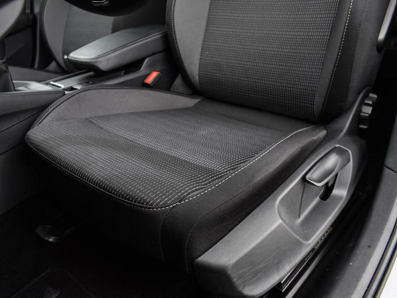 Skoda OCTAVIA Combi 1.0 TSI 110pk Business Edition · Apple/Android Car Play · Navigatie · P-Sensoren · Elek. Achterklep · Cruise Control · 16'' Inch · Garantie t/m 27-09-207 of 100.000km