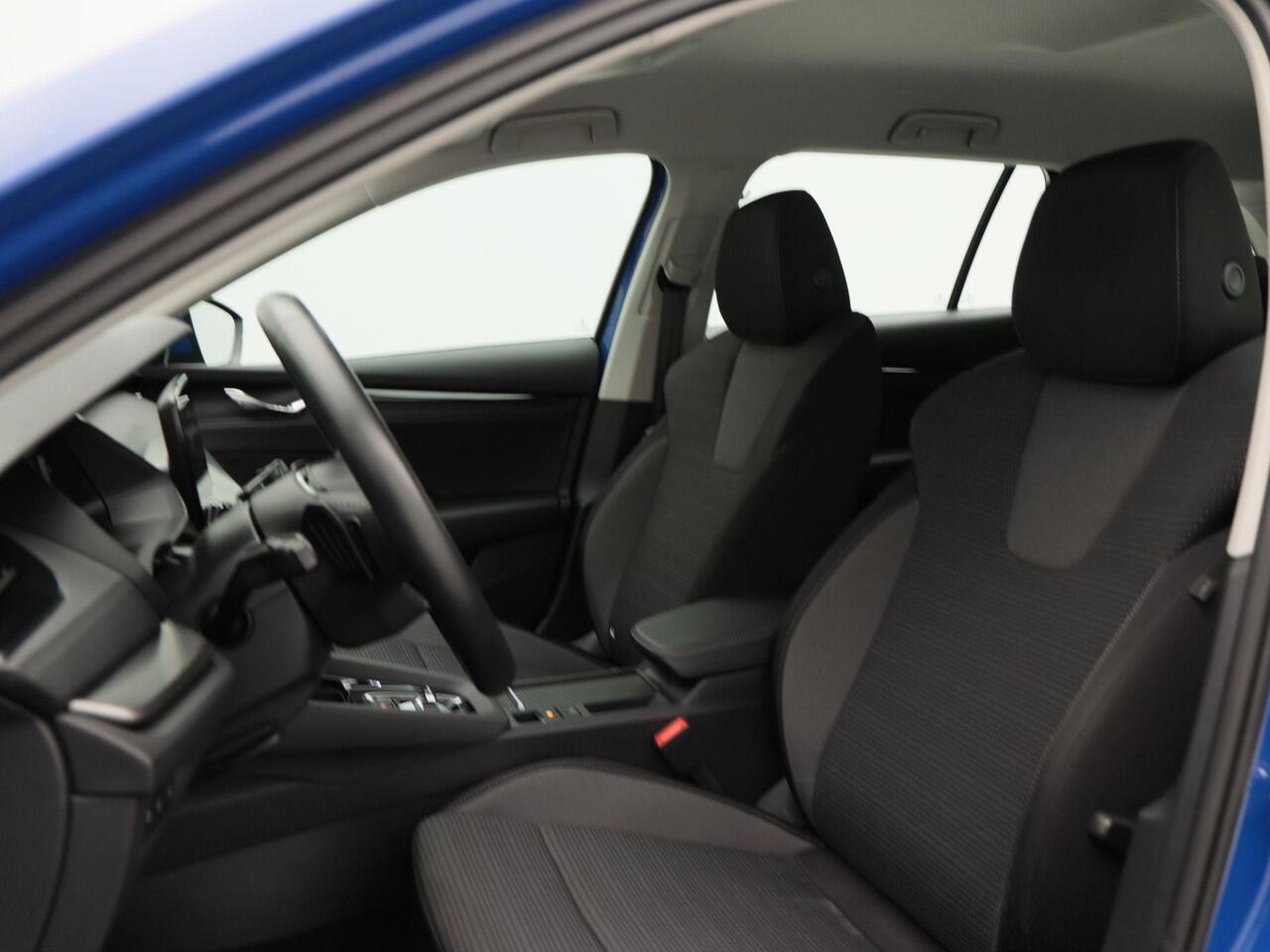 Skoda OCTAVIA Combi 1.4 TSi iV 204 Pk Automaat PHEV Business Edition | Cruise Control | Climate Control | Parkeersensoren | Carplay | 17 Inch | 38.884 Km!!