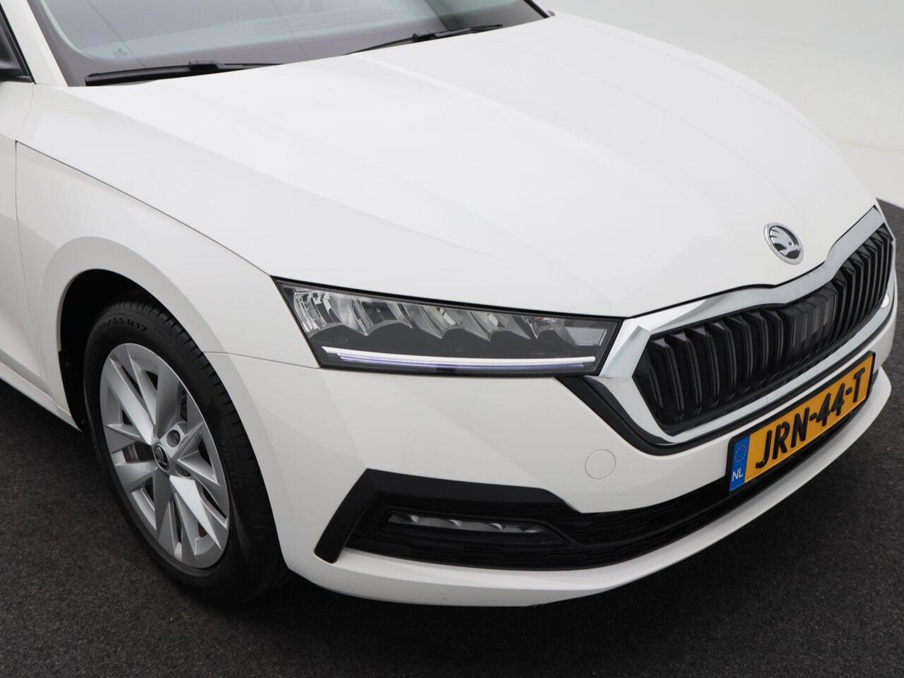 Skoda OCTAVIA Combi 1.4 TSI iV PHEV Business Edition | Cruise Control | Climate Control | Parkeersensoren | Carplay | 17 Inch | 27.323 Km!!