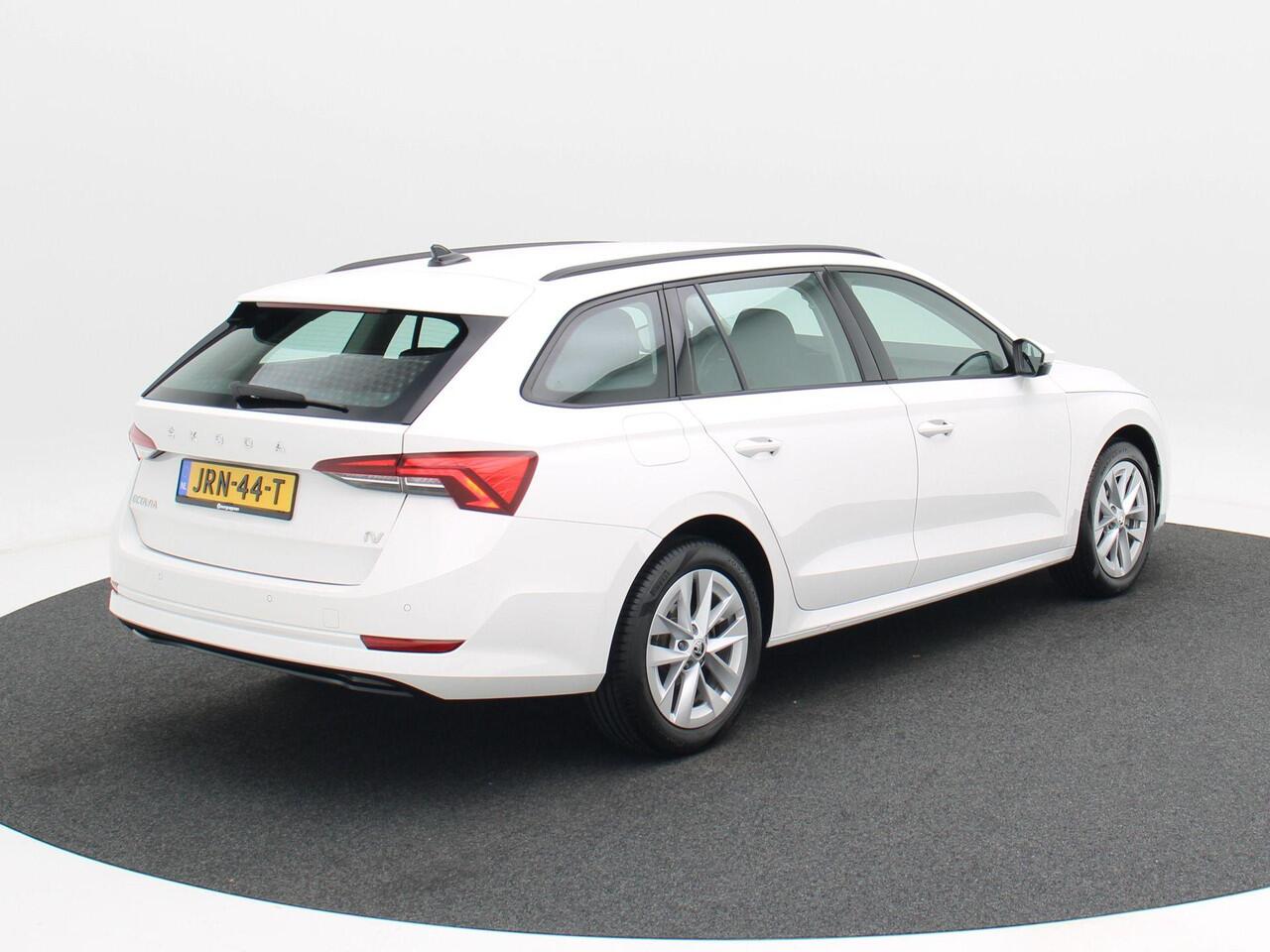 Skoda OCTAVIA Combi 1.4 TSI iV PHEV Business Edition | Cruise Control | Climate Control | Parkeersensoren | Carplay | 17 Inch | 27.323 Km!!