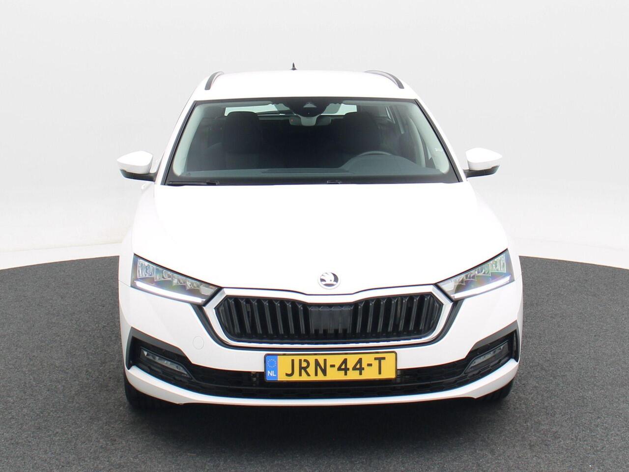 Skoda OCTAVIA Combi 1.4 TSI iV PHEV Business Edition | Cruise Control | Climate Control | Parkeersensoren | Carplay | 17 Inch | 27.323 Km!!