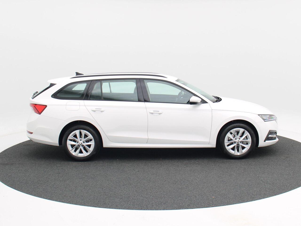 Skoda OCTAVIA Combi 1.4 TSI iV PHEV Business Edition | Cruise Control | Climate Control | Parkeersensoren | Carplay | 17 Inch | 27.323 Km!!