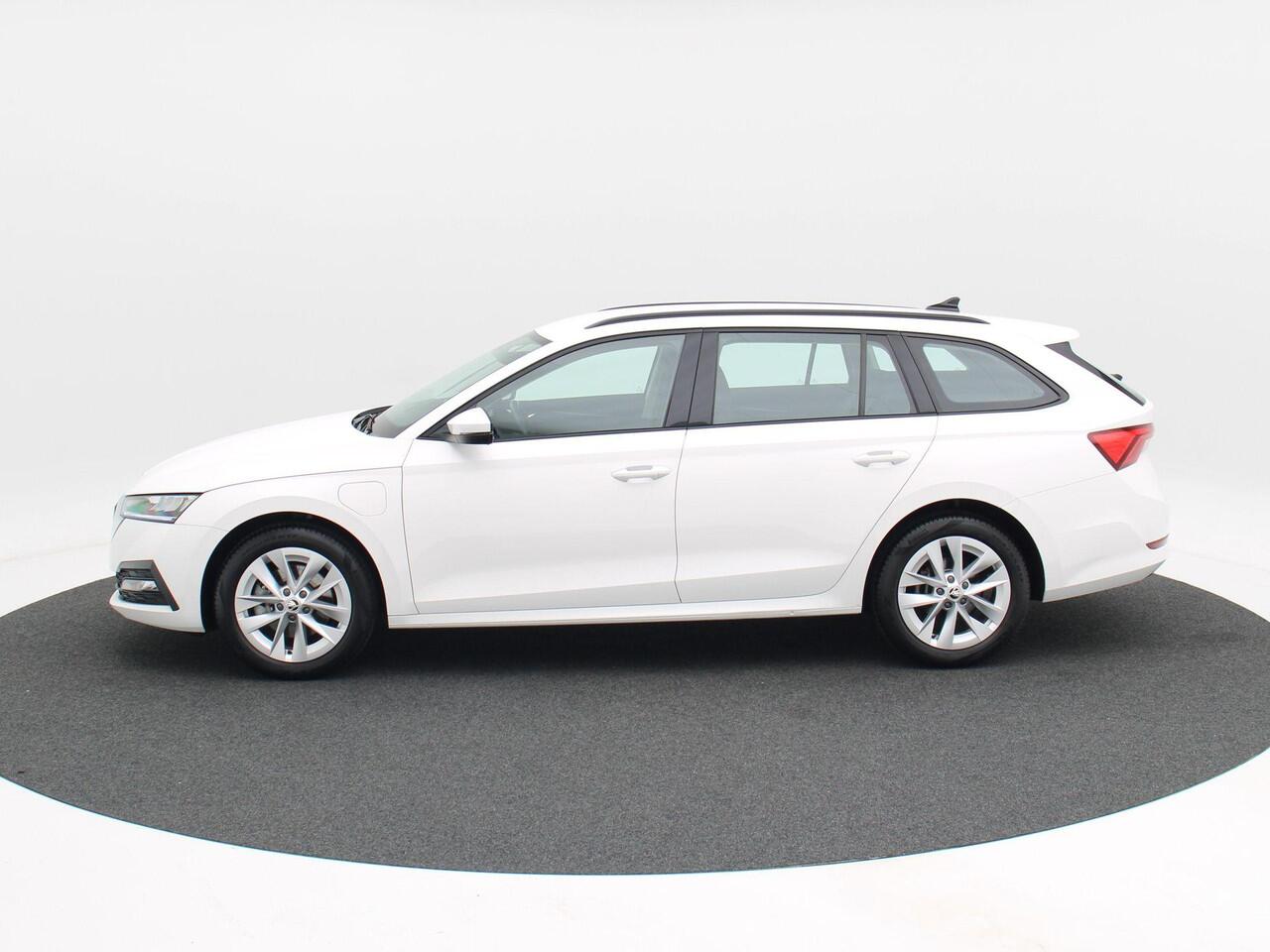 Skoda OCTAVIA Combi 1.4 TSI iV PHEV Business Edition | Cruise Control | Climate Control | Parkeersensoren | Carplay | 17 Inch | 27.323 Km!!