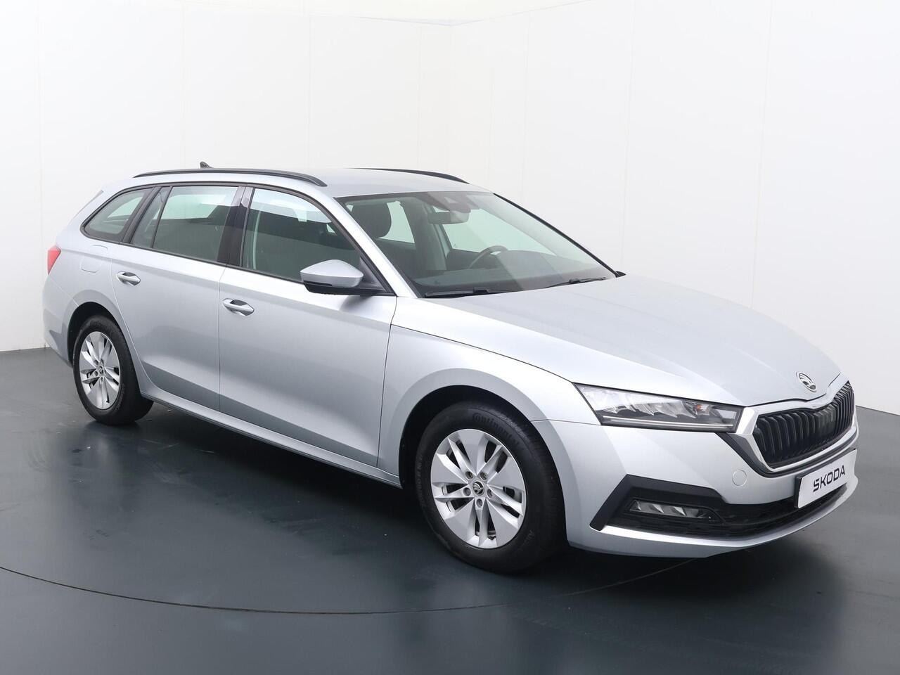 Skoda OCTAVIA Combi 1.0 TSI Ambition | 110 PK | Trekhaak wegklapbaar | LED verlichting | Apple Carplay/Android Auto |