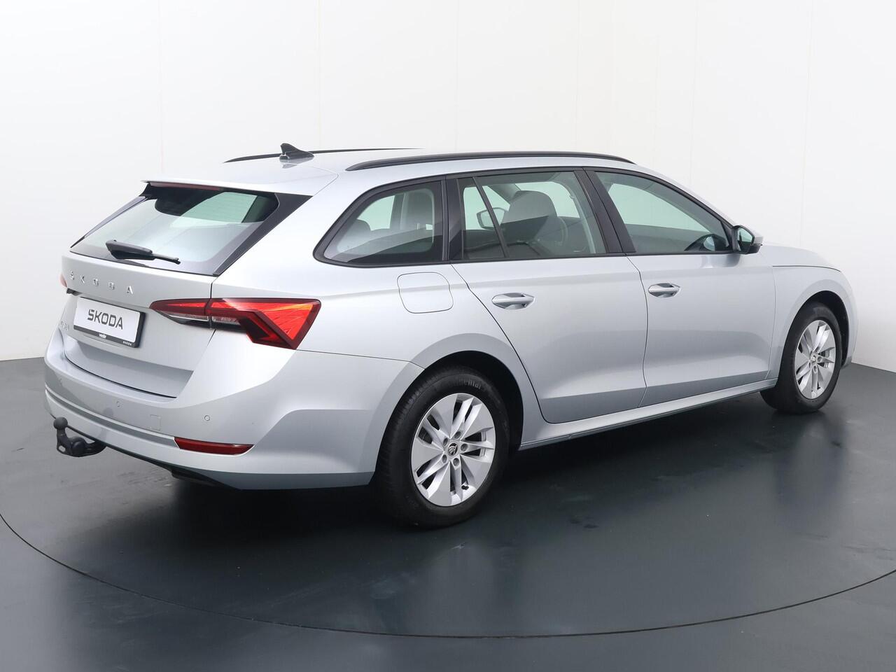 Skoda OCTAVIA Combi 1.0 TSI Ambition | 110 PK | Trekhaak wegklapbaar | LED verlichting | Apple Carplay/Android Auto |