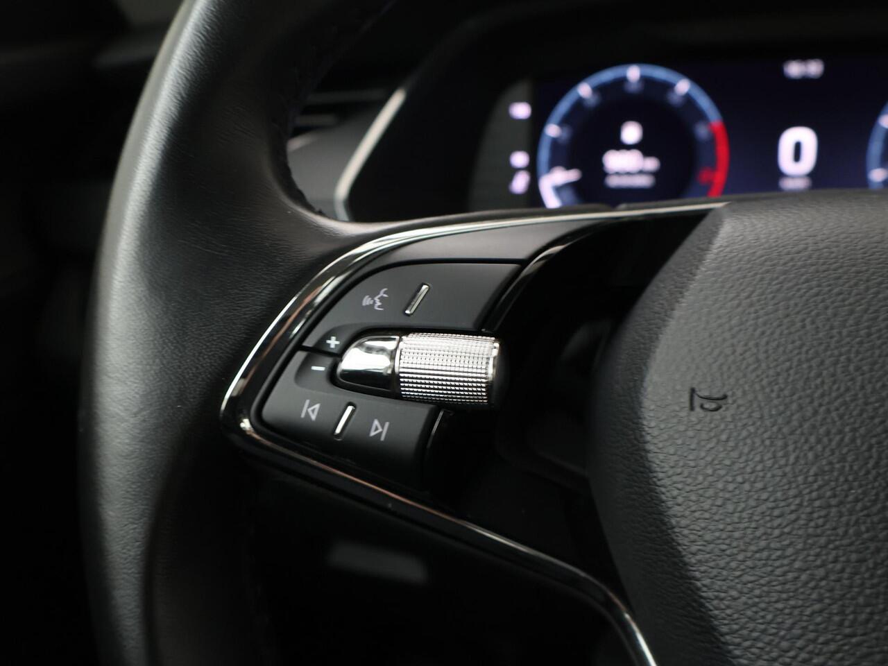 Skoda OCTAVIA Combi 1.0 TSI Ambition | 110 PK | Trekhaak wegklapbaar | LED verlichting | Apple Carplay/Android Auto |