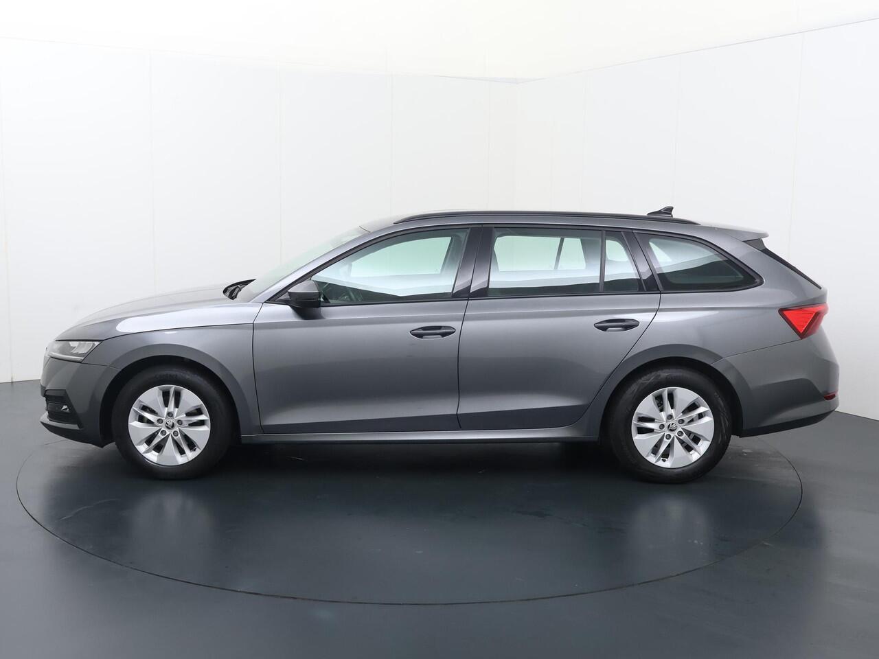 Skoda OCTAVIA Combi 1.0 TSI Ambition | 110 PK | Trekhaak wegklapbaar | Navigatiesysteem | Led verlichting |