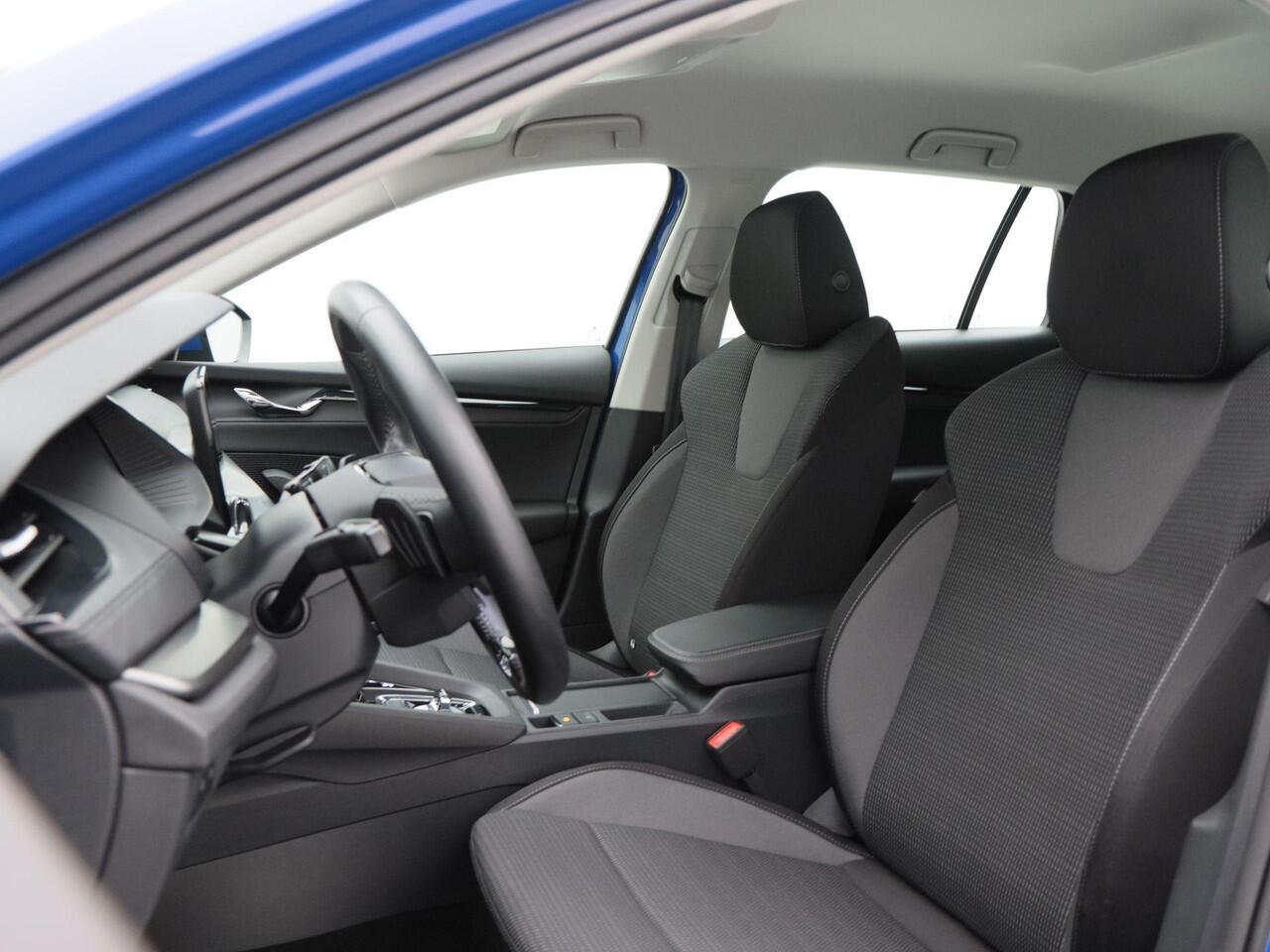 Skoda OCTAVIA Combi 1.4 TSi iV 204 Pk PHEV Business Edition | Cruise Control | Climate Control | Parkeersensoren | Stuur/Stoelverwarming | Carplay | 17 Inch