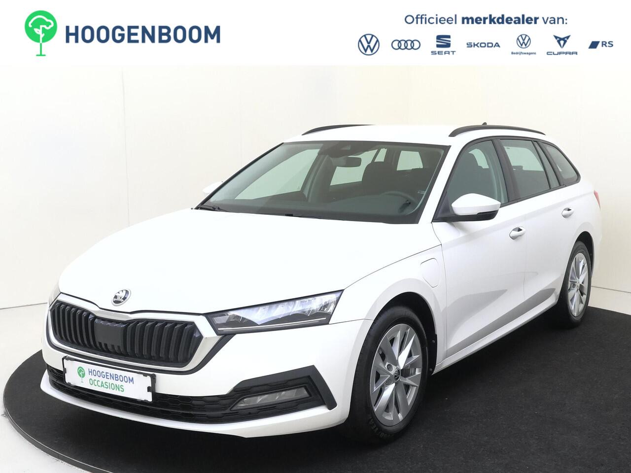 Skoda OCTAVIA Combi 1.4 TSI iV PHEV Business Edition | SoH 100% | Navigatie | Cruise control | Keyless | CarPlay | Parkeersensoren achter | Draadloze telefoonlader | Elektrisch inklapbare buitenspiegels |