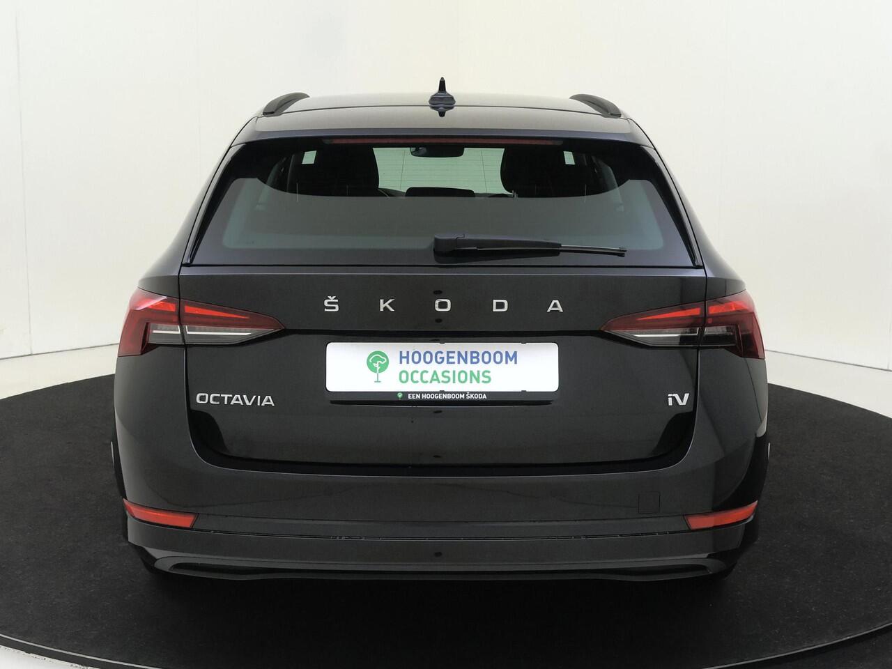 Skoda OCTAVIA Combi 1.4 TSI iV PHEV Business Edition | SoH 100% | Parkeersensoren achter | CarPlay | Cruise control | Airco | Digital cockpit |
