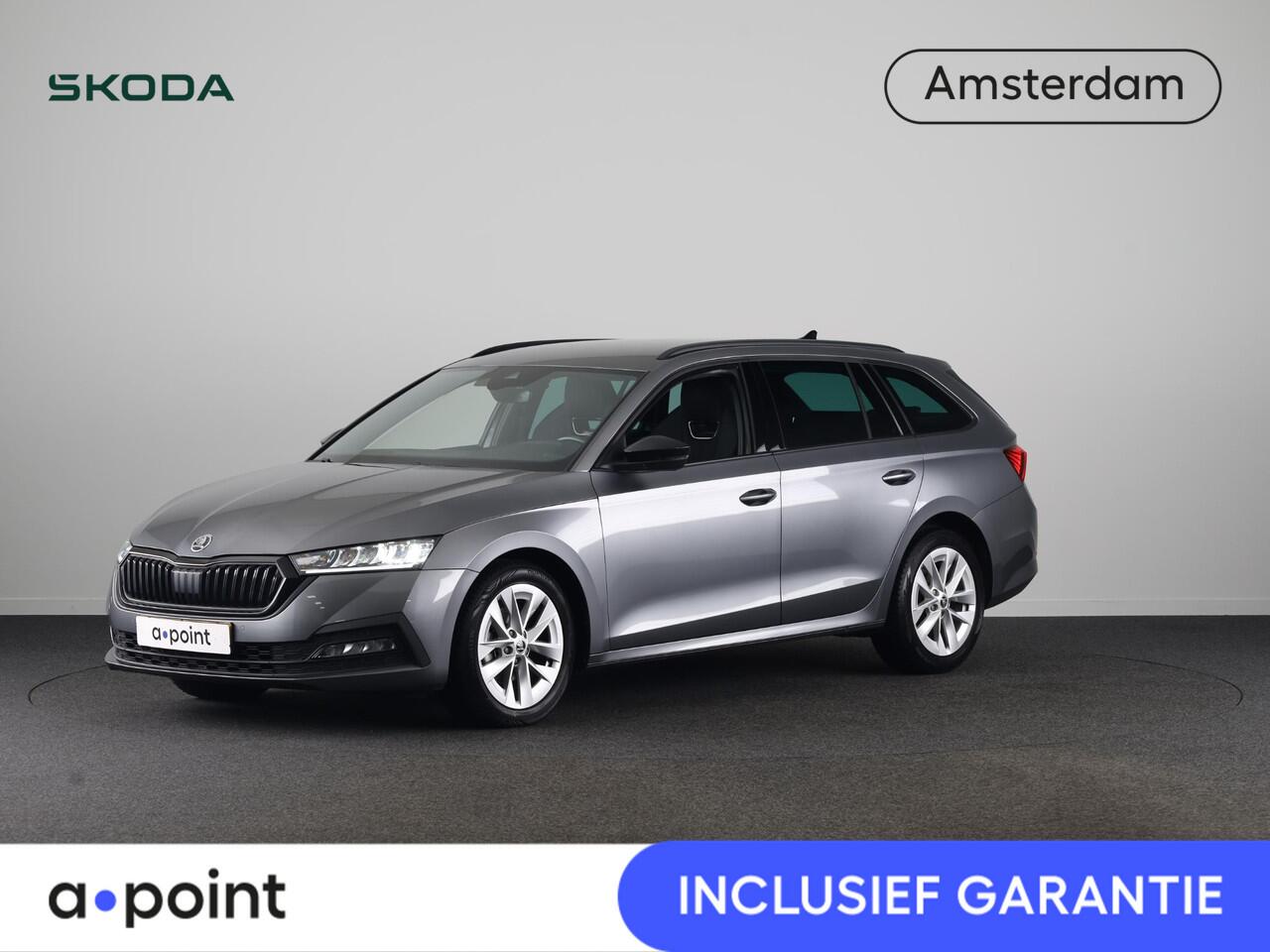 Skoda OCTAVIA Combi 1.5 e-TSI Sport Business 150pk DSG | Parkeersensoren voor en achter | Navigatie | Sportstoelen |