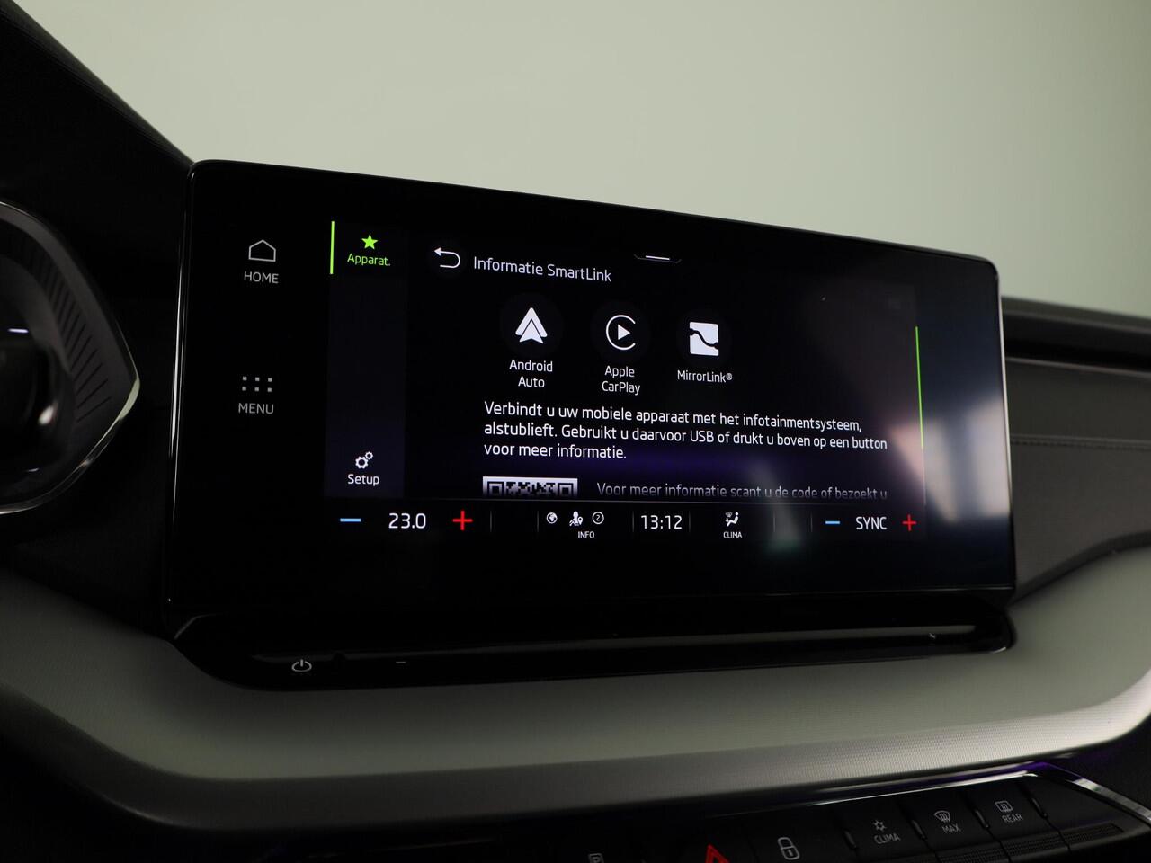 Skoda OCTAVIA Combi 1.5 e-TSI Sport Business 150pk DSG | Parkeersensoren voor en achter | Navigatie | Sportstoelen |