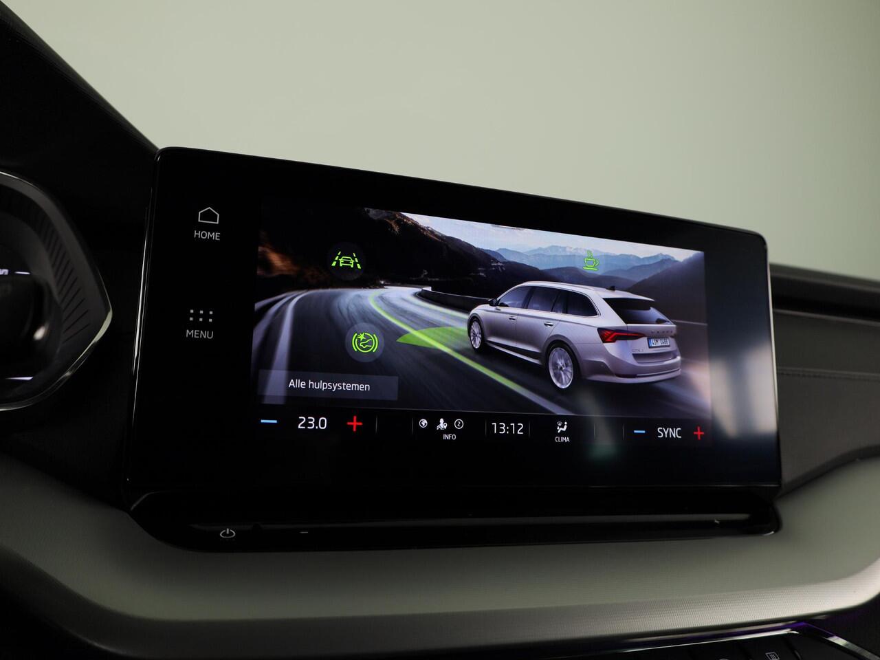 Skoda OCTAVIA Combi 1.5 e-TSI Sport Business 150pk DSG | Parkeersensoren voor en achter | Navigatie | Sportstoelen |