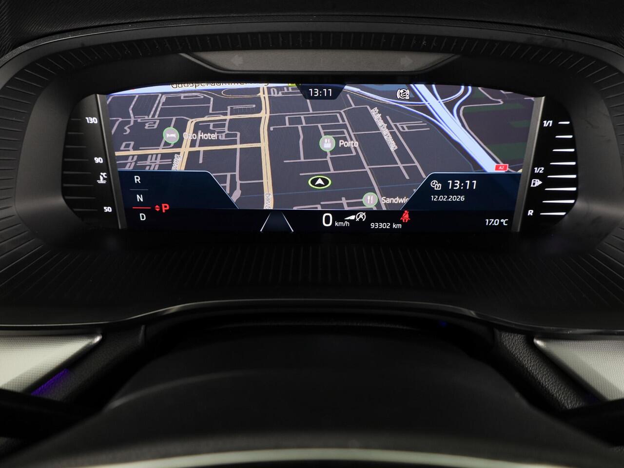 Skoda OCTAVIA Combi 1.5 e-TSI Sport Business 150pk DSG | Parkeersensoren voor en achter | Navigatie | Sportstoelen |