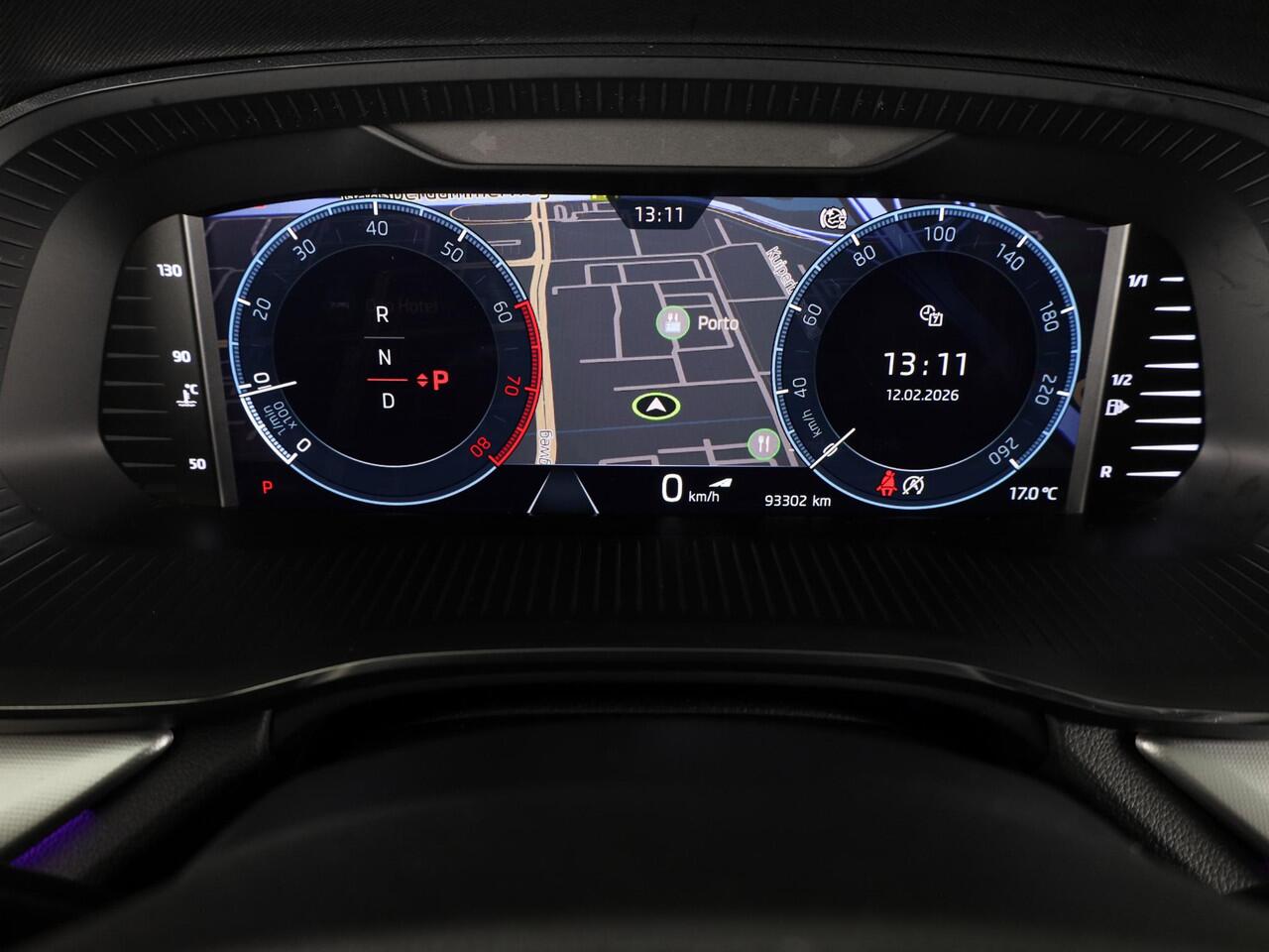 Skoda OCTAVIA Combi 1.5 e-TSI Sport Business 150pk DSG | Parkeersensoren voor en achter | Navigatie | Sportstoelen |