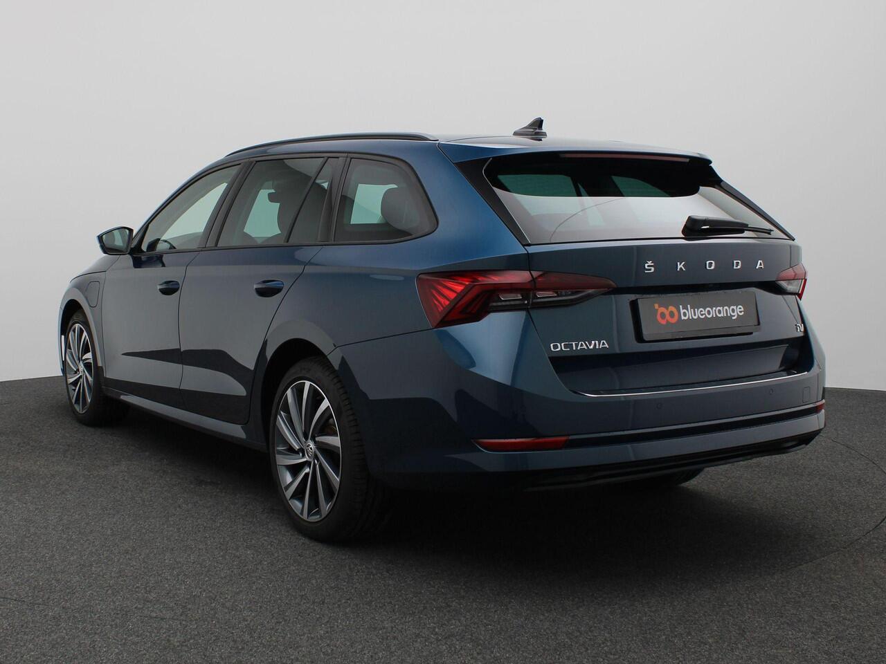 Skoda OCTAVIA Combi 1.4 TSI iV PHEV Business Edition 204PK DSG SOH 97%, Achteruitrijcamera, Adaptieve Cruise Controle, Navi, 18" LM Velgen, Stoel-Stuurverwarming