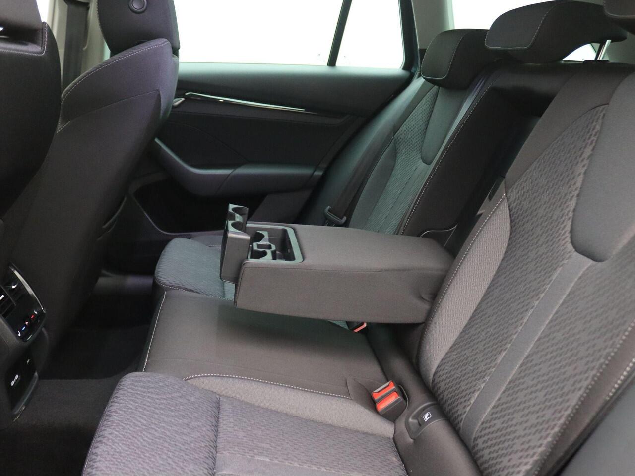 Skoda OCTAVIA Combi 1.4 TSI iV PHEV Business Edition 204PK DSG SOH 97%, Achteruitrijcamera, Adaptieve Cruise Controle, Navi, 18" LM Velgen, Stoel-Stuurverwarming