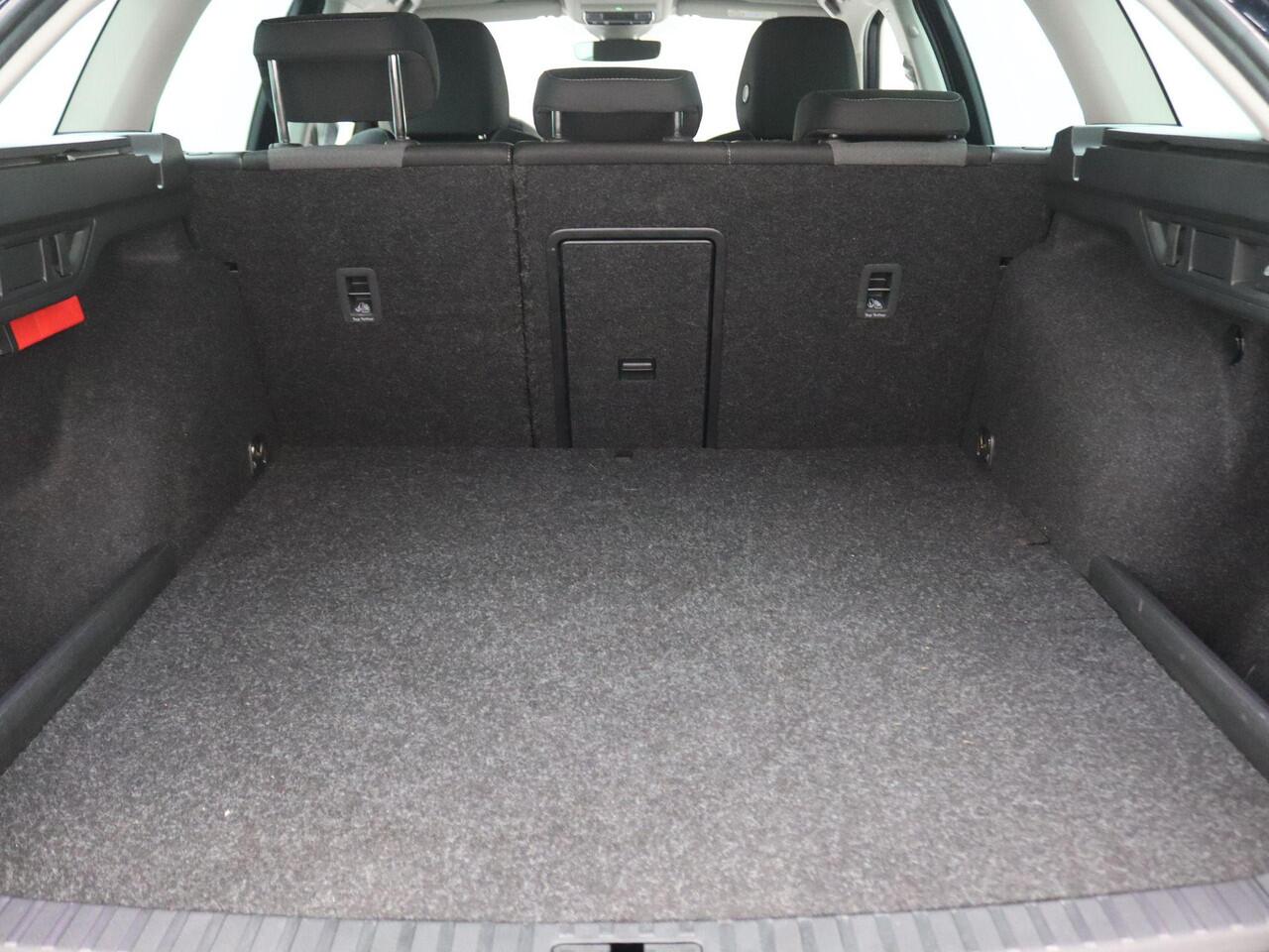 Skoda OCTAVIA Combi 1.4 TSI iV PHEV Business Edition 204PK DSG SOH 97%, Achteruitrijcamera, Adaptieve Cruise Controle, Navi, 18" LM Velgen, Stoel-Stuurverwarming