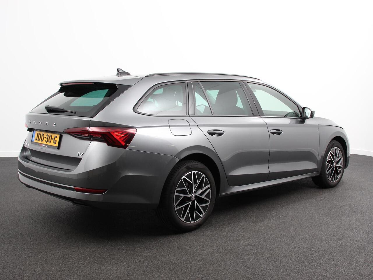 Skoda OCTAVIA Combi 1.4 TSI iV PHEV Business Edition Plus | DEMO ! | Navigatie | Apple Carplay/Android Auto | Climate Control | Cruise Control | Parkeer sensoren | Camera | Full LED | 17" LM Velgen