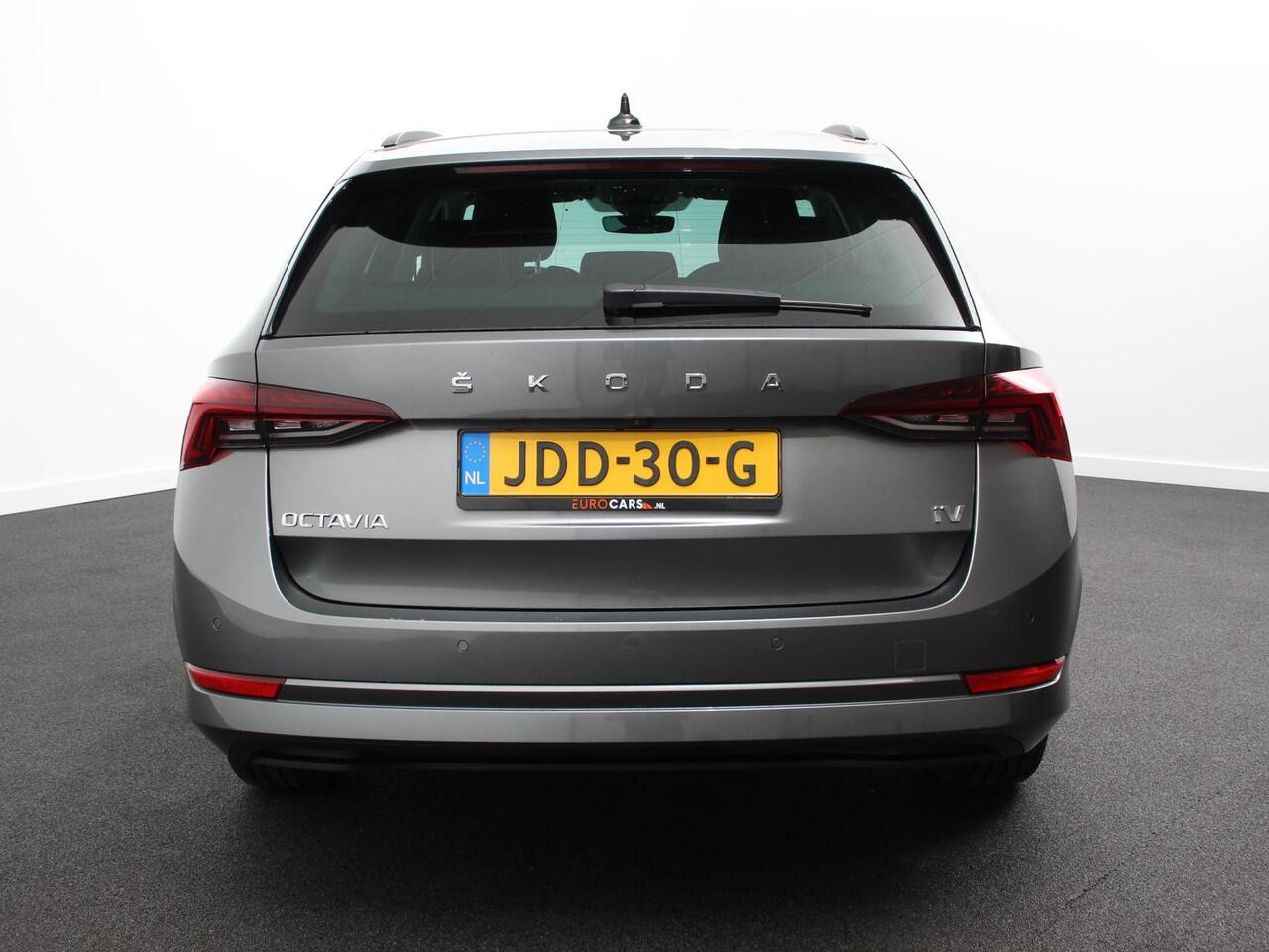 Skoda OCTAVIA Combi 1.4 TSI iV PHEV Business Edition Plus | DEMO ! | Navigatie | Apple Carplay/Android Auto | Climate Control | Cruise Control | Parkeer sensoren | Camera | Full LED | 17" LM Velgen