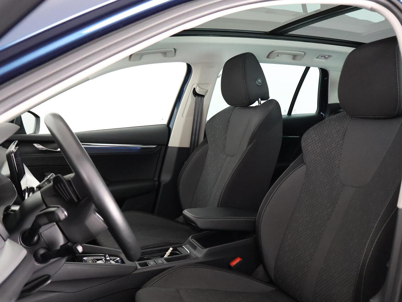 Skoda OCTAVIA Combi 1.5 e-TSI HYBRID BUS.PLUS 150 PK 1e EIG AUTOMAAT SCHUIF/KANTEL PANORAMADAK.GROTE WEG KM !