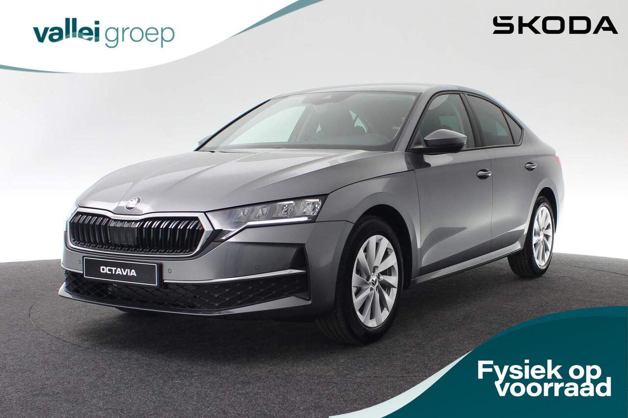 Skoda OCTAVIA First Edition 1.5 TSI m-HEV 85 kW / 115 pk Automaat | Adaptive Cruise control | Lane assist | Keyless Entry | Parkeer sensoren voor en achter | Acteruitrijcamera|