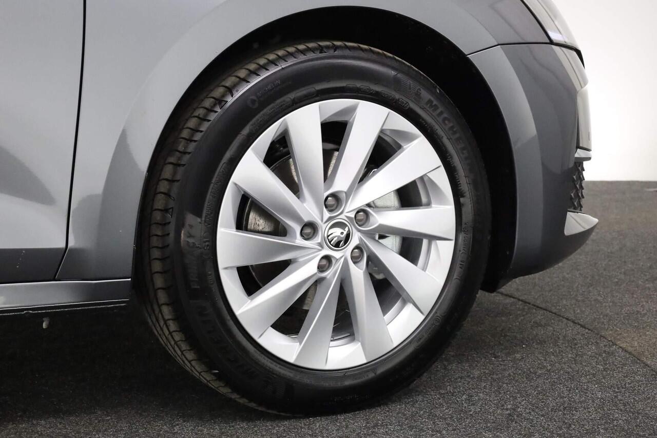 Skoda OCTAVIA First Edition 1.5 TSI m-HEV 85 kW / 115 pk Automaat | Adaptive Cruise control | Lane assist | Keyless Entry | Parkeer sensoren voor en achter | Acteruitrijcamera|