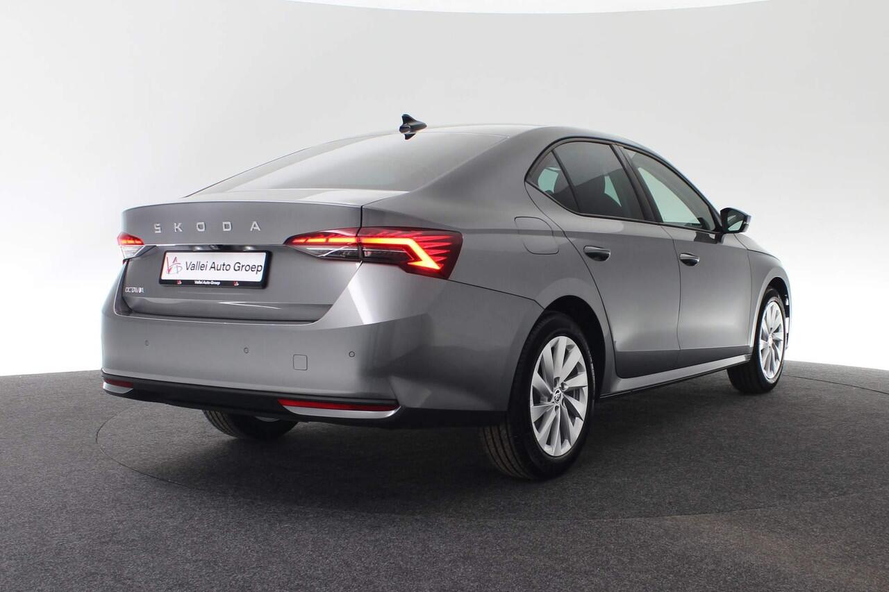 Skoda OCTAVIA First Edition 1.5 TSI m-HEV 85 kW / 115 pk Automaat | Adaptive Cruise control | Lane assist | Keyless Entry | Parkeer sensoren voor en achter | Acteruitrijcamera|