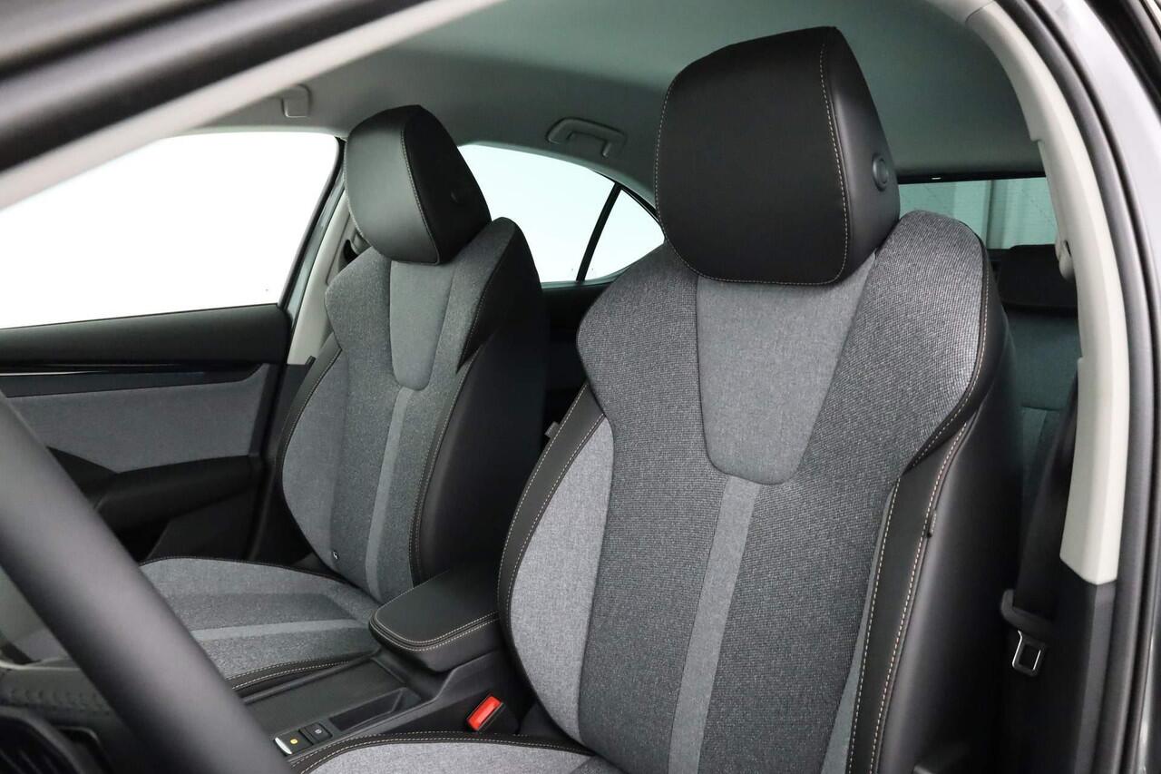 Skoda OCTAVIA First Edition 1.5 TSI m-HEV 85 kW / 115 pk Automaat | Adaptive Cruise control | Lane assist | Keyless Entry | Parkeer sensoren voor en achter | Acteruitrijcamera|