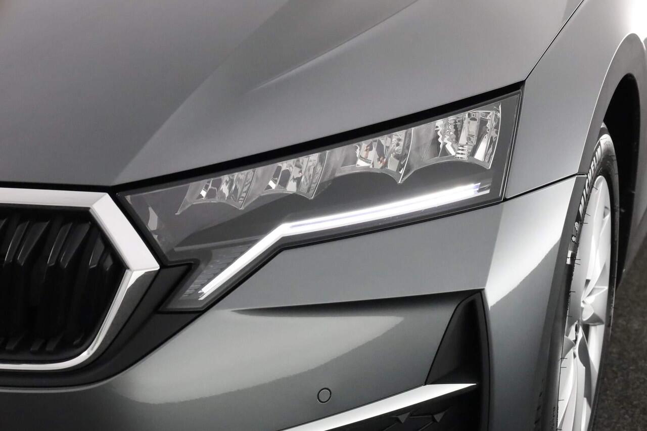 Skoda OCTAVIA First Edition 1.5 TSI m-HEV 85 kW / 115 pk Automaat | Adaptive Cruise control | Lane assist | Keyless Entry | Parkeer sensoren voor en achter | Acteruitrijcamera|