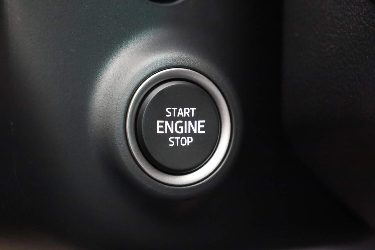 Skoda OCTAVIA First Edition 1.5 TSI m-HEV 85 kW / 115 pk Automaat | Adaptive Cruise control | Lane assist | Keyless Entry | Parkeer sensoren voor en achter | Acteruitrijcamera|