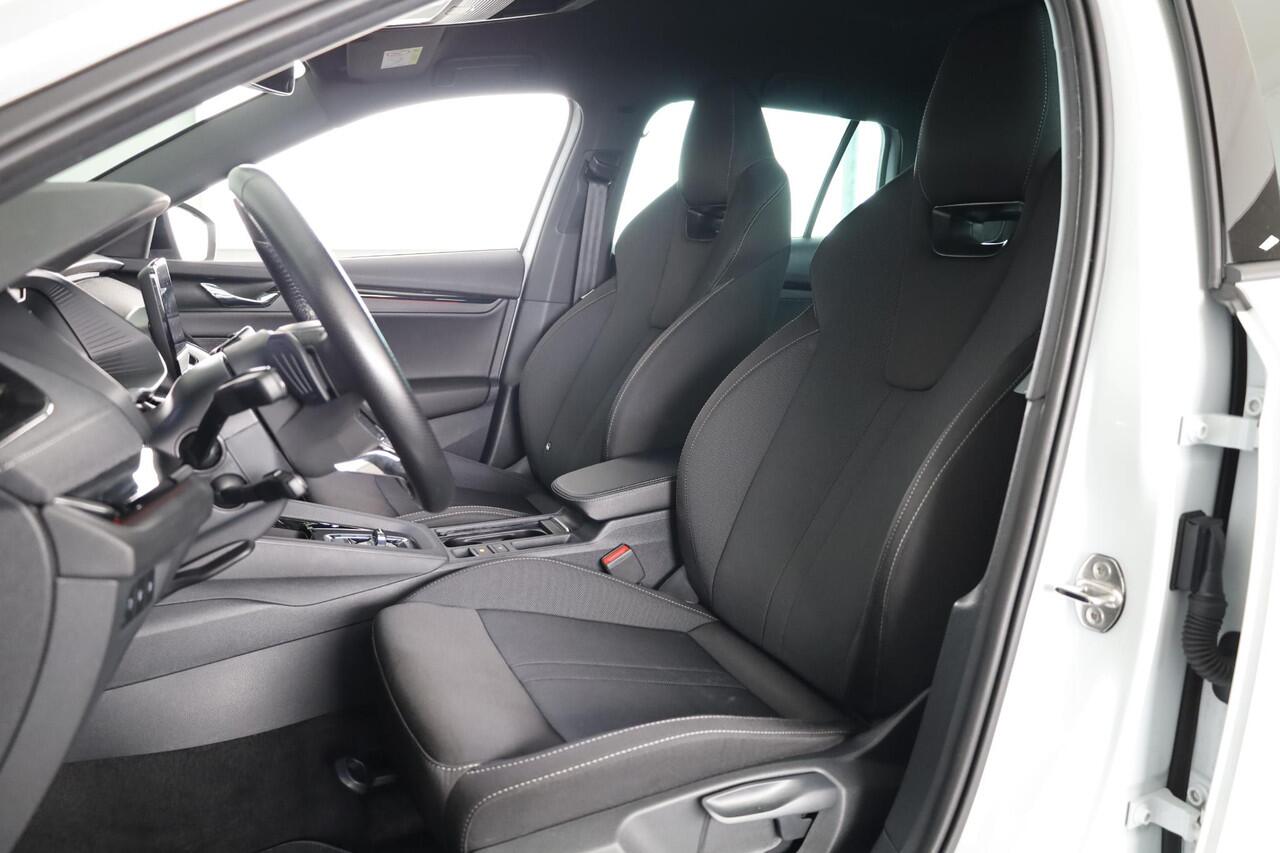 Skoda OCTAVIA Combi 1.4 TSI iV PHEV Sportline Business 204pk Plug in Hybrid | Privatelease vanaf 675,-- | Navigatie | 18 inch Lichtmetalen velgen | Travel Pakket