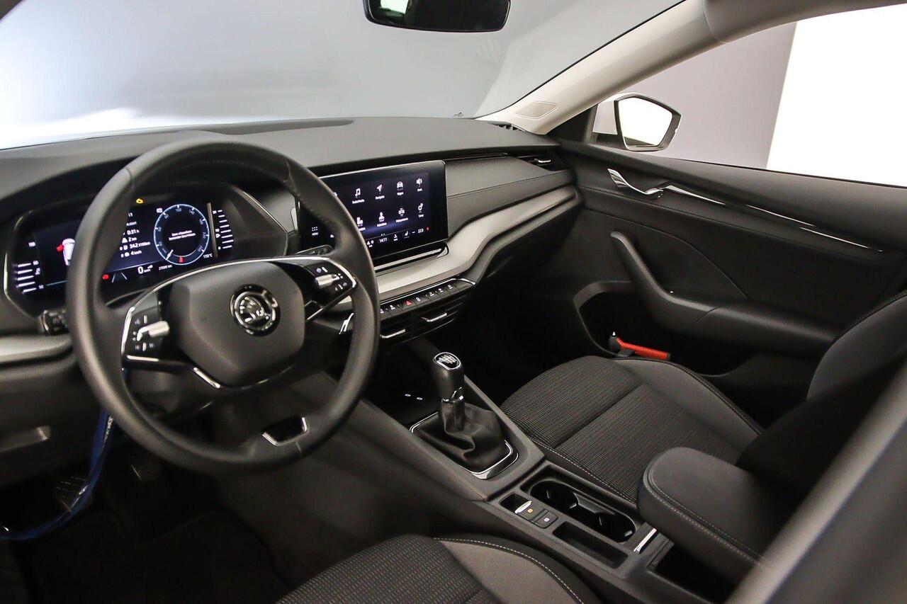 Skoda OCTAVIA Combi Business Edition 1.0 TSI 110pk Trekhaak, Elektrische achterklep, Cruise control, Navigatie, Parkeersensoren, Airco, Stoelverwarming, App connect, LED koplampen