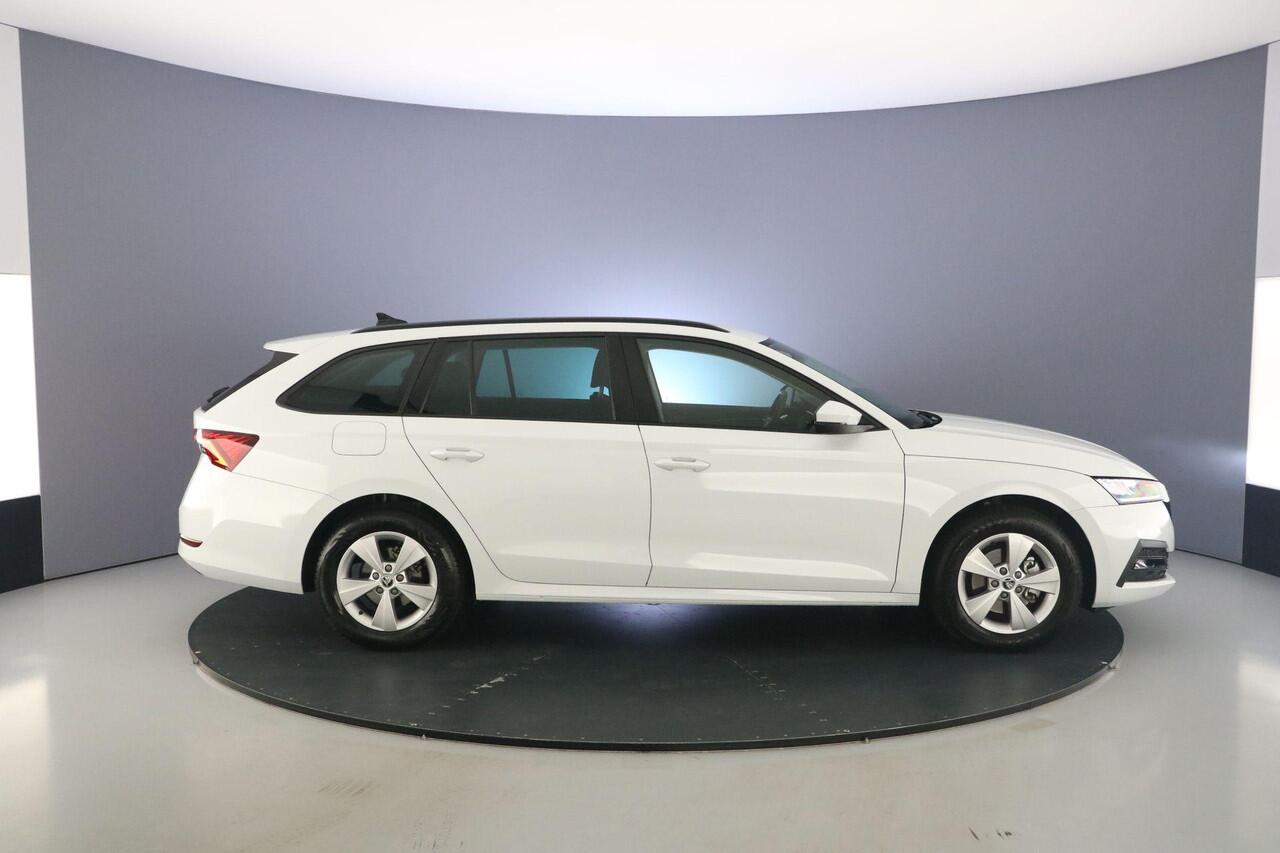 Skoda OCTAVIA Combi Business Edition 1.0 TSI 110pk Trekhaak, Elektrische achterklep, Cruise control, Navigatie, Parkeersensoren, Airco, Stoelverwarming, App connect, LED koplampen