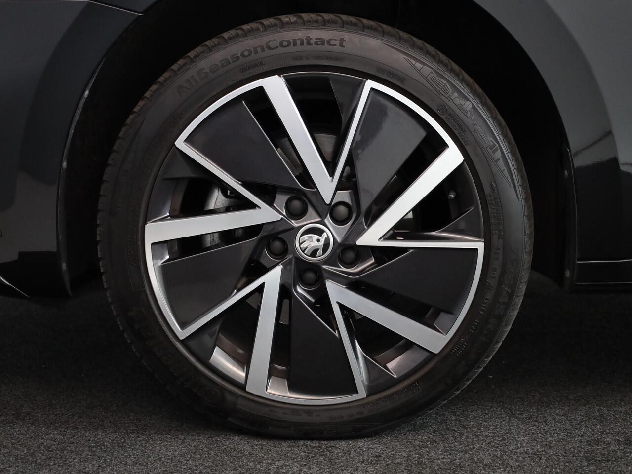 Skoda OCTAVIA Combi 1.4 TSI iV PHEV Sportline Business 204 pk Automaat (DSG) | Verlengde garantie | Navigatie | Parkeersensoren | Adaptieve cruise control | Stoelverwarming |