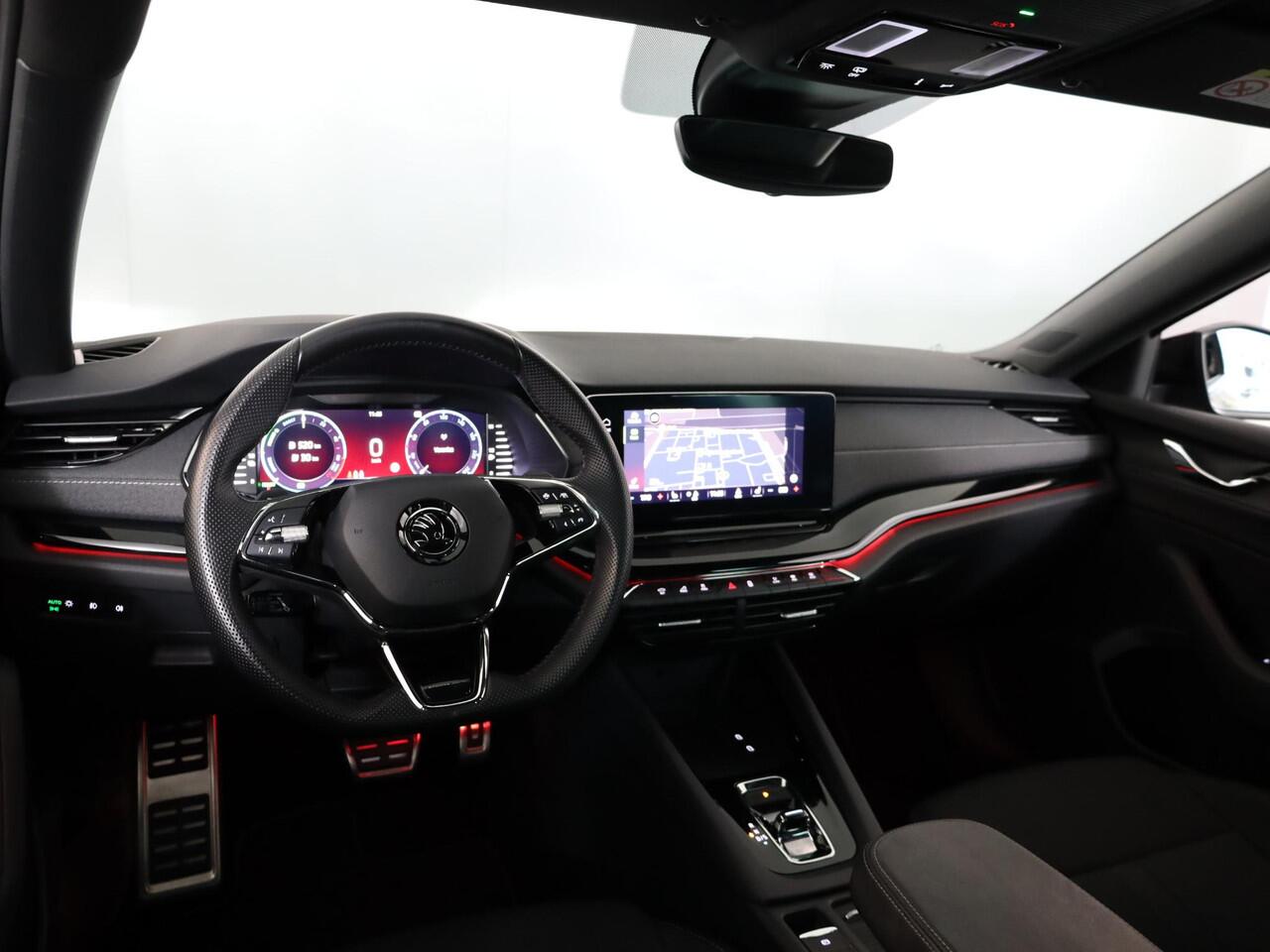 Skoda OCTAVIA Combi 1.4 TSI iV PHEV Sportline Business 204 pk Automaat (DSG) | Verlengde garantie | Navigatie | Parkeersensoren | Adaptieve cruise control | Stoelverwarming |