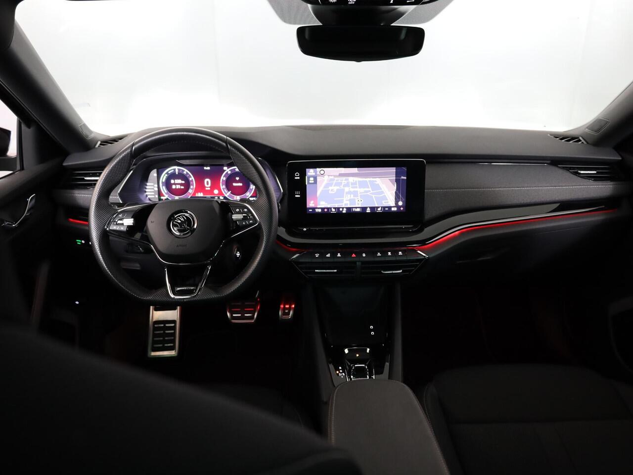 Skoda OCTAVIA Combi 1.4 TSI iV PHEV Sportline Business 204 pk Automaat (DSG) | Verlengde garantie | Navigatie | Parkeersensoren | Adaptieve cruise control | Stoelverwarming |