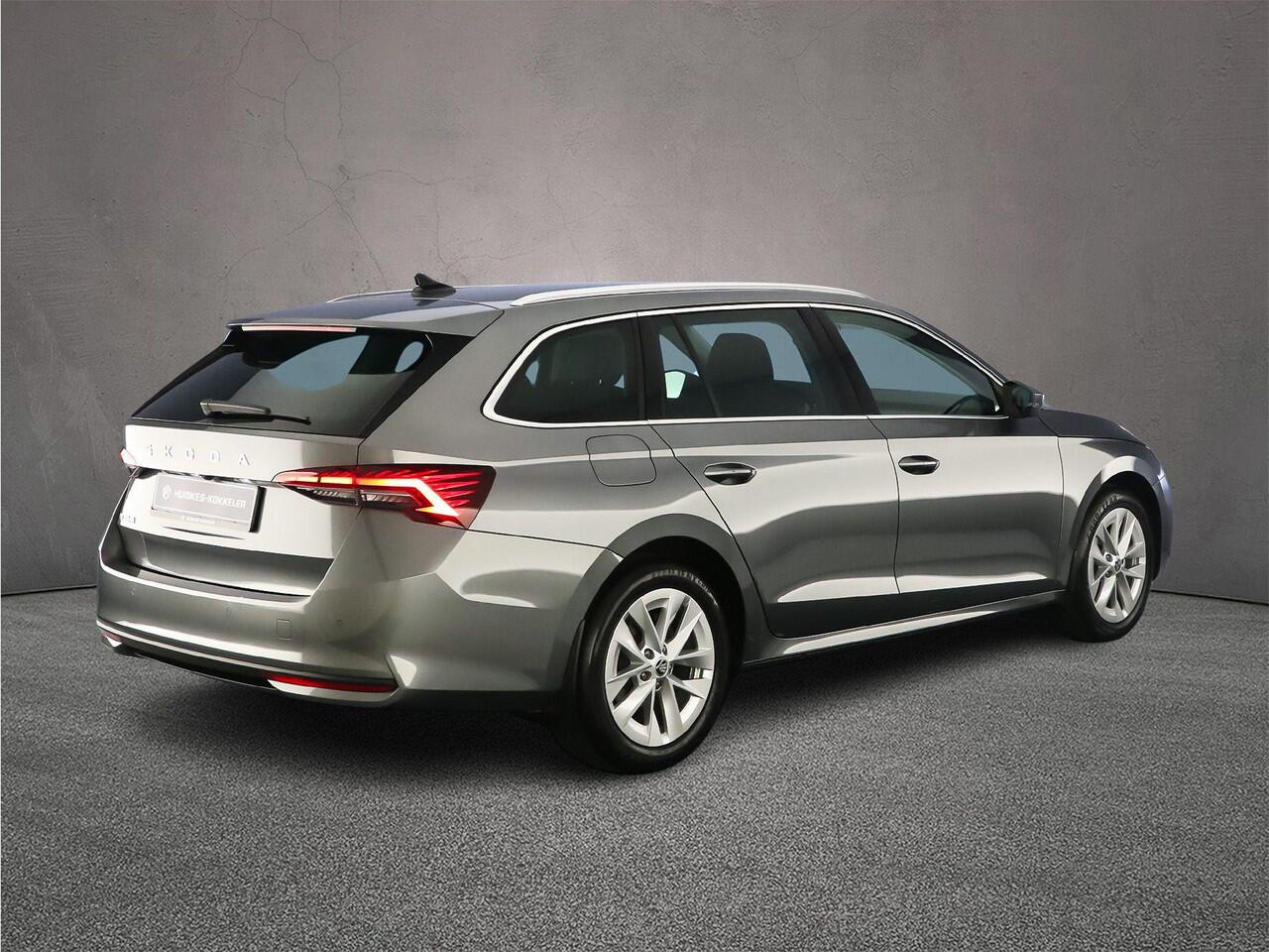 Skoda OCTAVIA Combi Selection 1.5 eTSI 115pk DSG Automaat Adaptive cruise control, Achteruitrijcamera, LED koplampen, App connect, Stoelverwarming, Parkeersensoren, Stuurwiel verwarmd