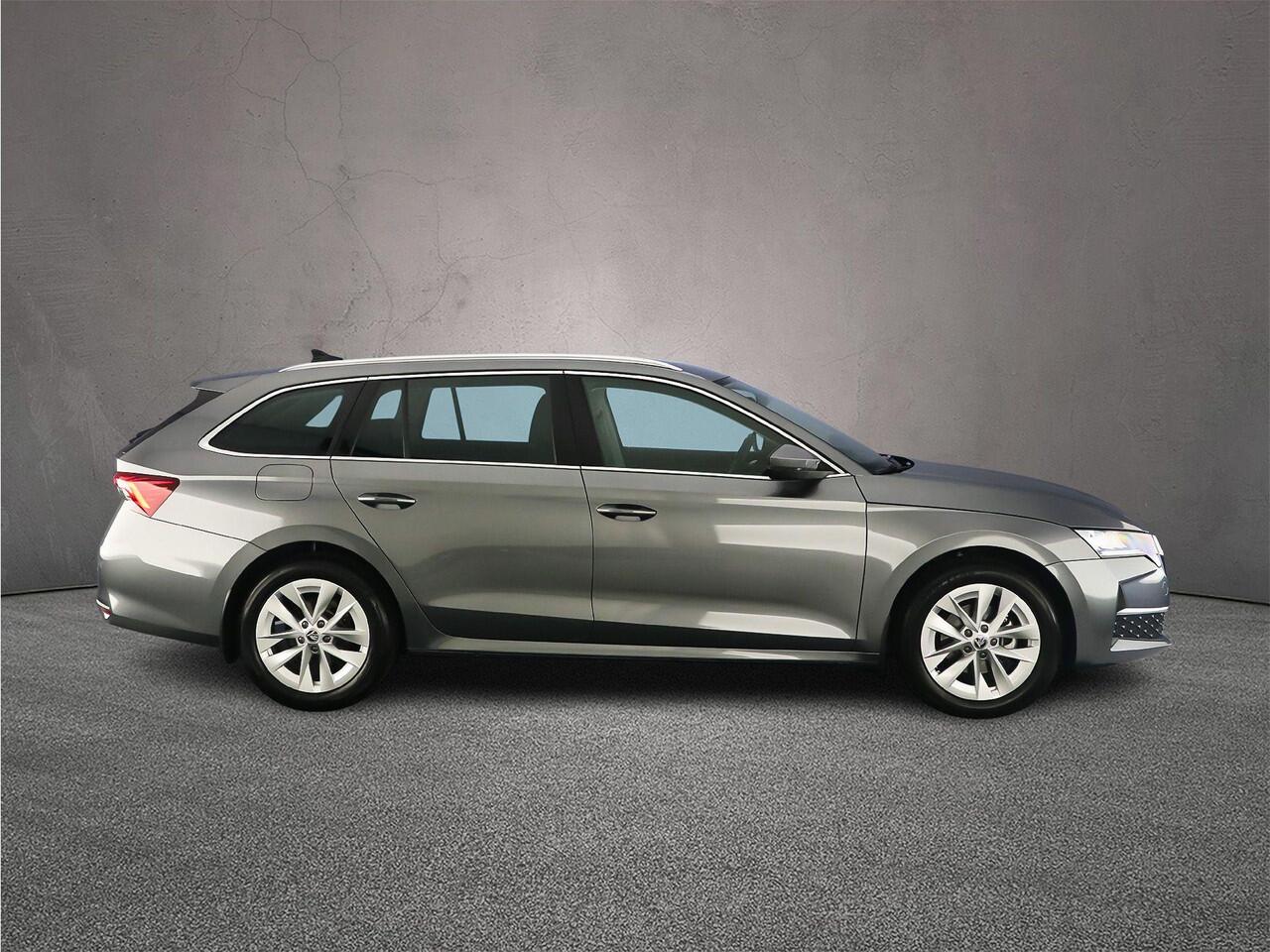 Skoda OCTAVIA Combi Selection 1.5 eTSI 115pk DSG Automaat Adaptive cruise control, Achteruitrijcamera, LED koplampen, App connect, Stoelverwarming, Parkeersensoren, Stuurwiel verwarmd