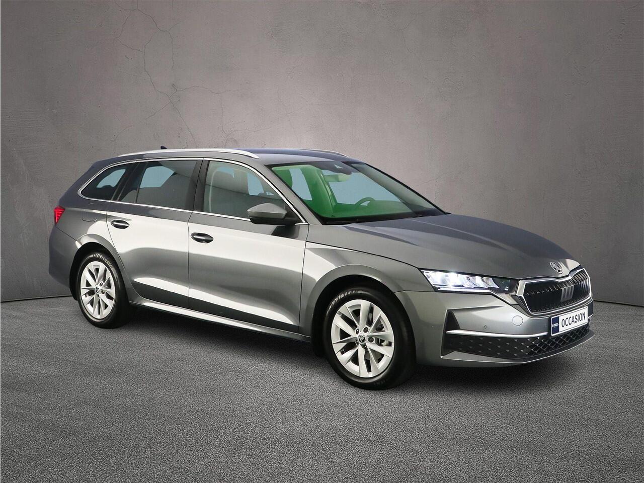 Skoda OCTAVIA Combi Selection 1.5 eTSI 115pk DSG Automaat Adaptive cruise control, Achteruitrijcamera, LED koplampen, App connect, Stoelverwarming, Parkeersensoren, Stuurwiel verwarmd