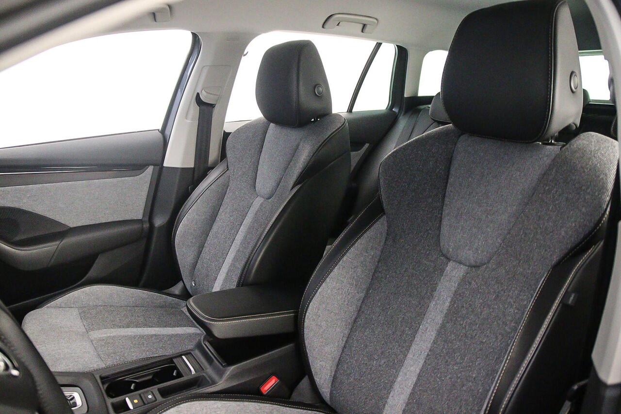 Skoda OCTAVIA Combi Selection 1.5 eTSI 115pk DSG Automaat Adaptive cruise control, Achteruitrijcamera, LED koplampen, App connect, Stoelverwarming, Parkeersensoren, Stuurwiel verwarmd