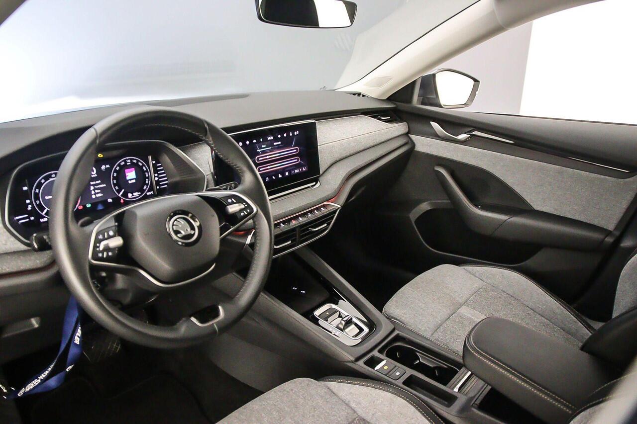 Skoda OCTAVIA Combi Selection 1.5 eTSI 115pk DSG Automaat Adaptive cruise control, Achteruitrijcamera, LED koplampen, App connect, Stoelverwarming, Parkeersensoren, Stuurwiel verwarmd