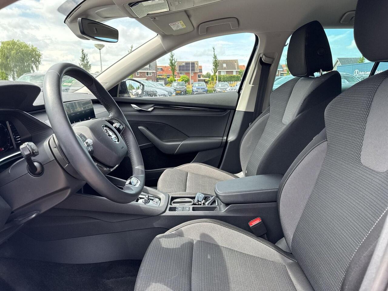 Skoda OCTAVIA Combi 1.0 e-TSI Ambition | Automaat | Trekhaak | Cruise control | Stoelverwarming| A-Camera |