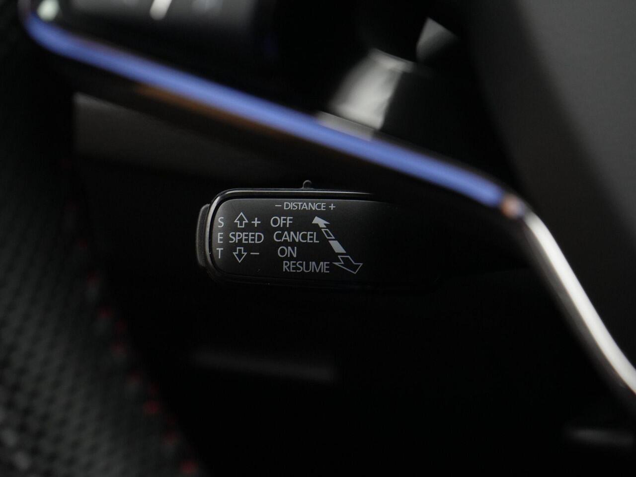 Skoda OCTAVIA Combi 1.4 TSI iV 245 pk DSG RS | Trekhaak | Stuur-/stoelverwarming | Achteruitrijcamera | Navigatie