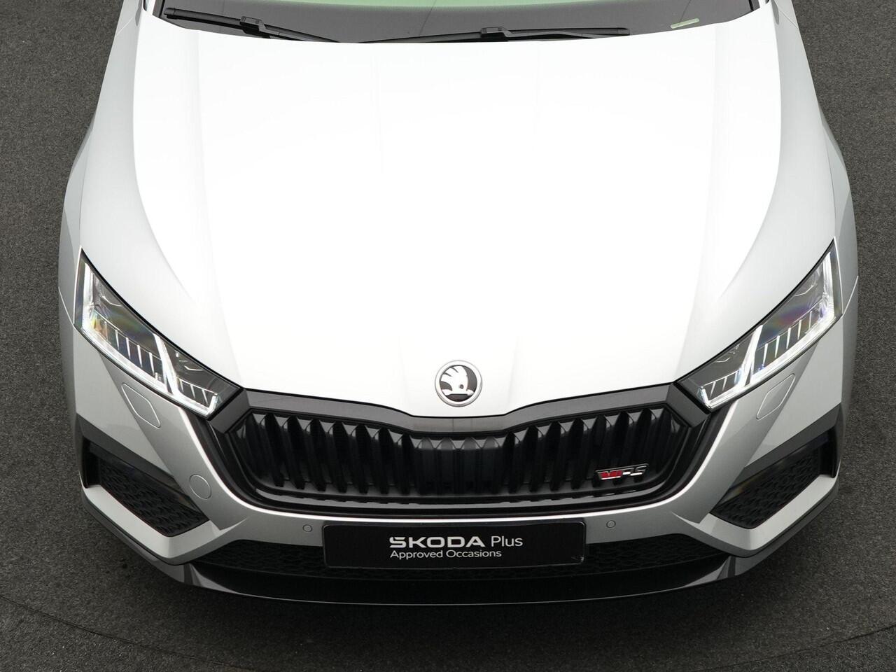 Skoda OCTAVIA Combi 1.4 TSI iV 245 pk DSG RS | Trekhaak | Stuur-/stoelverwarming | Achteruitrijcamera | Navigatie