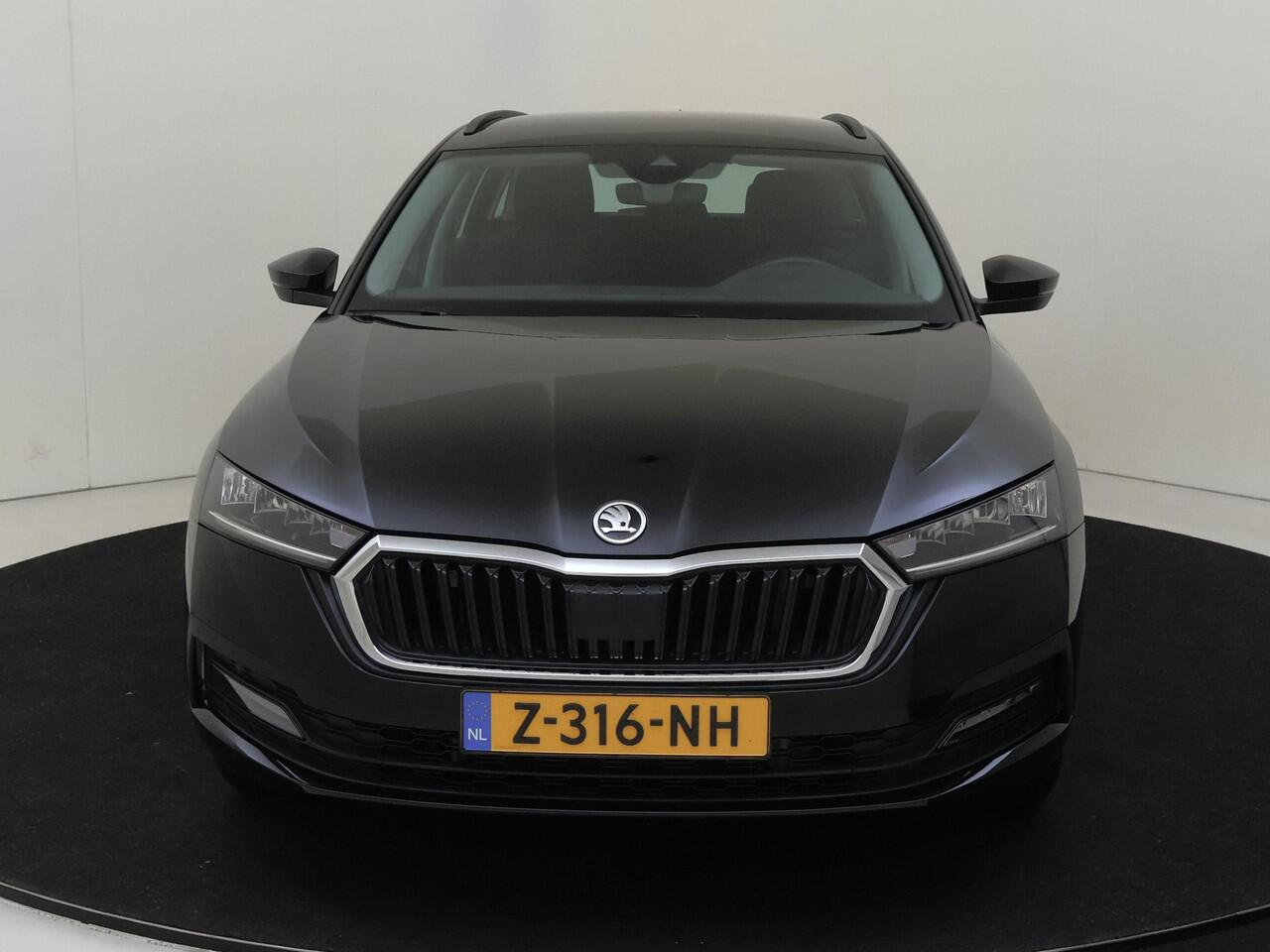 Skoda OCTAVIA Combi 1.4 TSI iV PHEV Business Edition | Trekhaak | Navigatie | Parkeersensoren | Keyless | Elektrische achterklep | Cruise control | CarPlay |