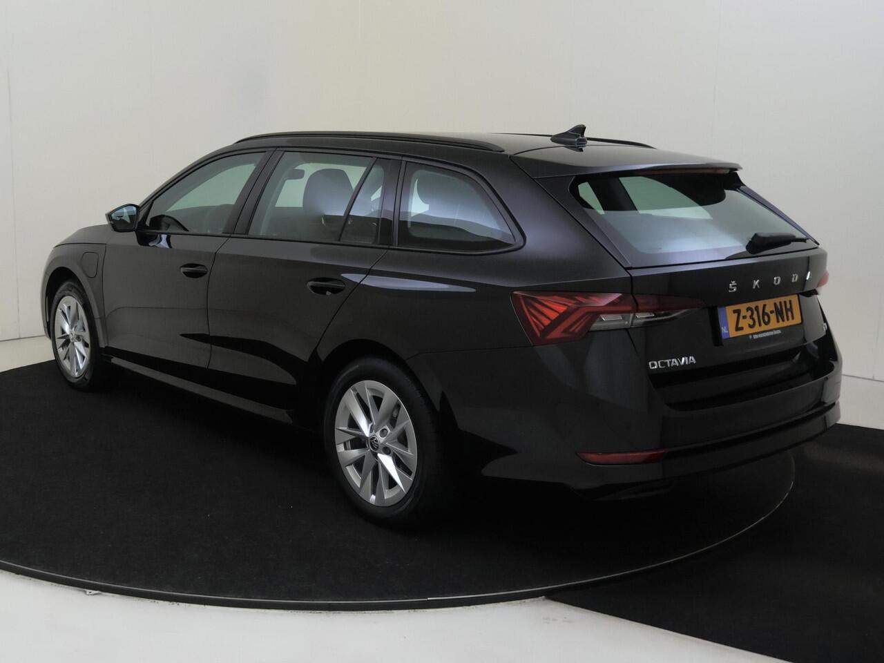 Skoda OCTAVIA Combi 1.4 TSI iV PHEV Business Edition | Trekhaak | Navigatie | Parkeersensoren | Keyless | Elektrische achterklep | Cruise control | CarPlay |