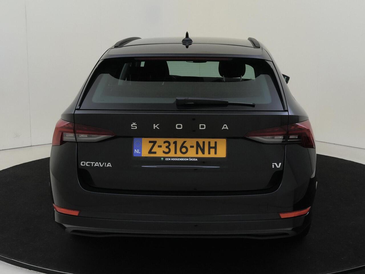 Skoda OCTAVIA Combi 1.4 TSI iV PHEV Business Edition | Trekhaak | Navigatie | Parkeersensoren | Keyless | Elektrische achterklep | Cruise control | CarPlay |
