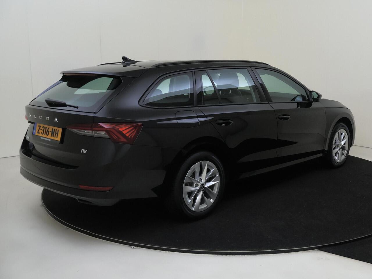 Skoda OCTAVIA Combi 1.4 TSI iV PHEV Business Edition | Trekhaak | Navigatie | Parkeersensoren | Keyless | Elektrische achterklep | Cruise control | CarPlay |